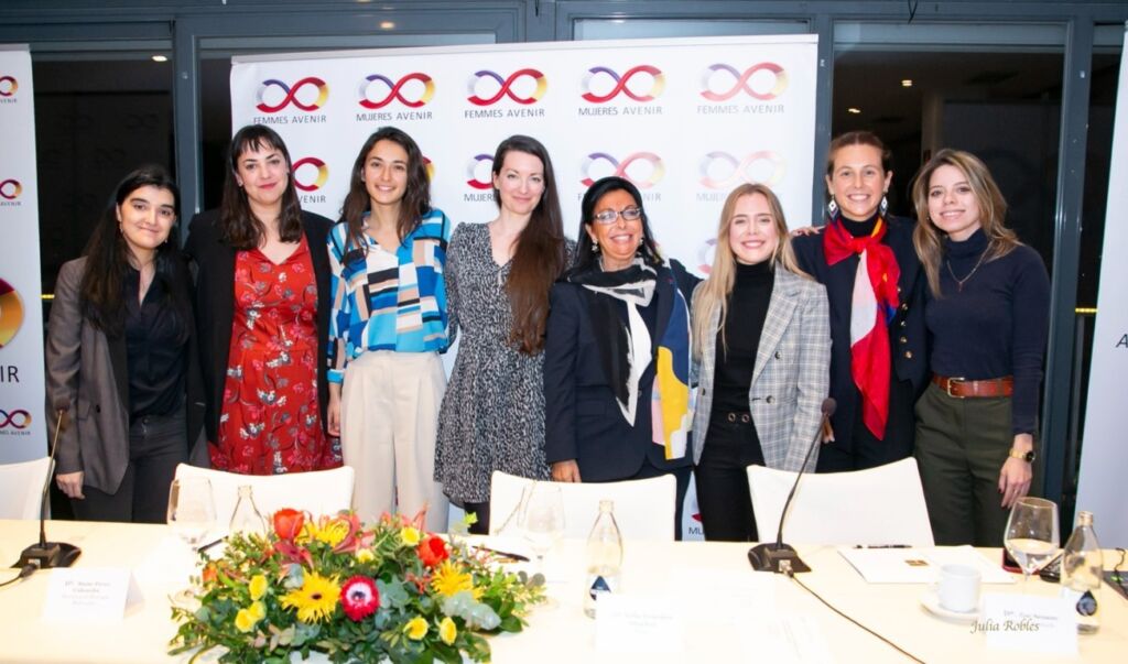 Poniendo Valor Talento Femenino Ciencia Mujeres Avenir Comision Joven