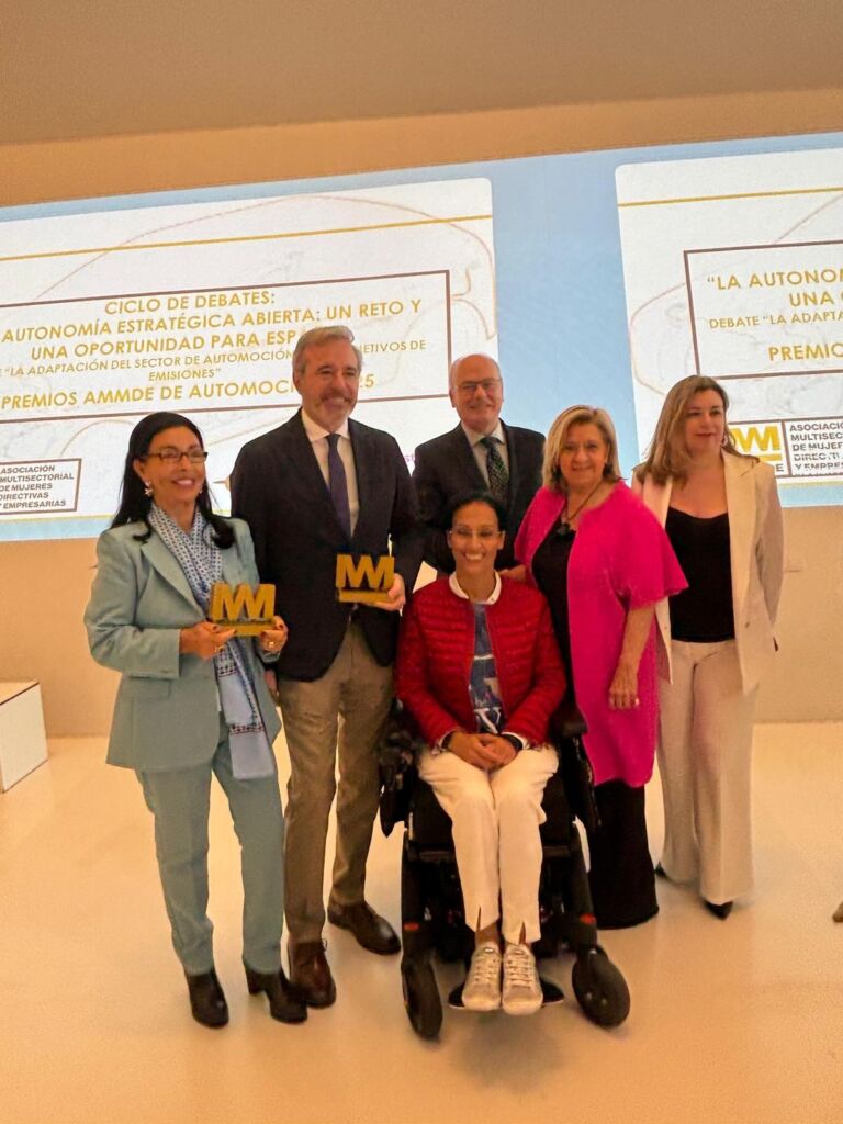 Premio Mujere Referente Maria Luisa de Contes Teresa Perales - Muejres Avenir Premios AMMDE Automoción 2025 Mujer Referente Maria Luisa de Contes Teresa Perales Mujeres Avenir